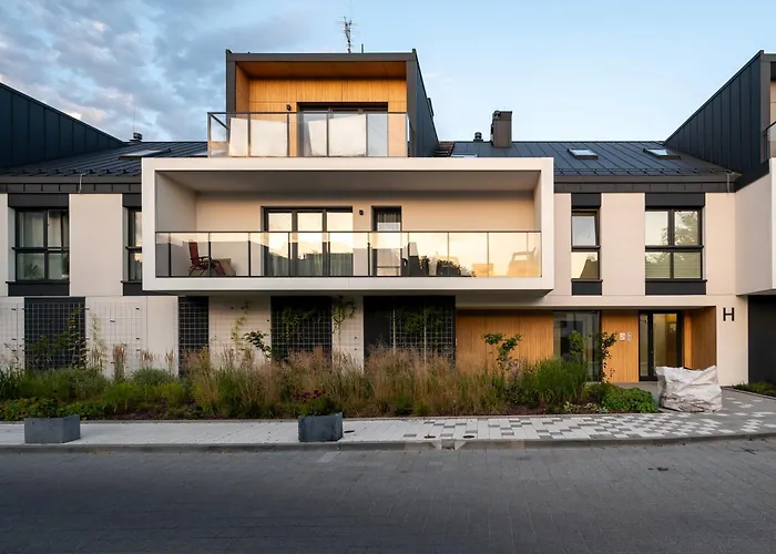 Rabienska Urban Elegance By Bookinghost